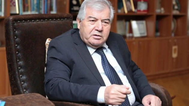 “Məktəbli qızların hicab taxmasını tələb edən valideynlərin narazılığını başa düşə bilmirəm” - Sabir Rüstəmxanlı&nbsp;