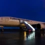 Türkiyədə təyyarə radar dirəyinə çırpılıb, 267 sərnişin təxliyə olunub 