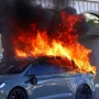 Cenevrədə G7 etirazları zamanı Tesla yandırıldı