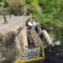 Yük avtomobili çaya aşdı, ölən var&nbsp;