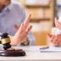 Boşanmadan sonra soyad mübahisəsi: hüquq nə deyir?  