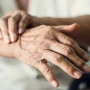 Parkinson xəstəliyini illər əvvəl bir damcı göz yaşı ilə müəyyən etmək mümkündür?&nbsp; &nbsp;