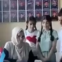 Hicablı müəllim dərs zamanı şagirdlərə nə dinlətdirib?  —  VİDEO