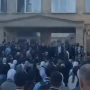 Məktəbin qabağında dini şüarlar səsləndirdilər - Video&nbsp;